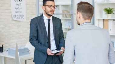 Emploi quels secteurs choisir pour se réorienter en 2025